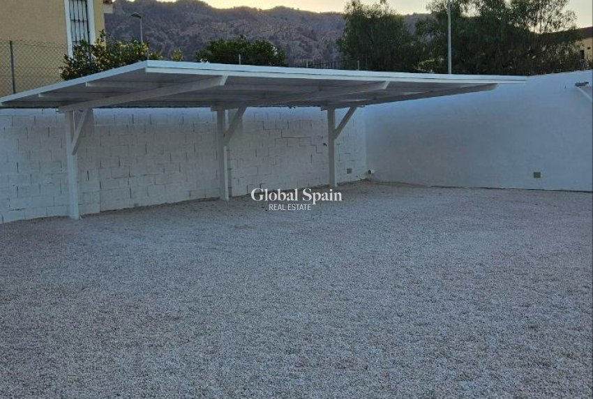 Wederverkoop - VILLA -
ORIHUELA - Urb. Montepinar