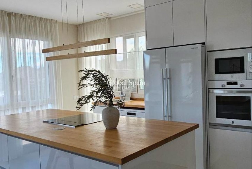 Wederverkoop - VILLA -
ORIHUELA - Urb. Montepinar