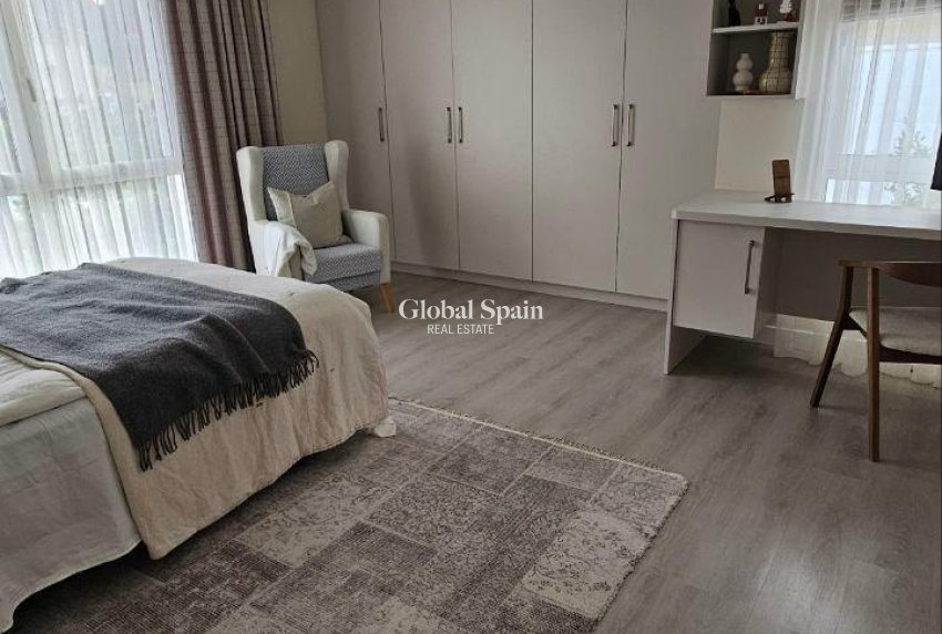 Wederverkoop - VILLA -
ORIHUELA - Urb. Montepinar