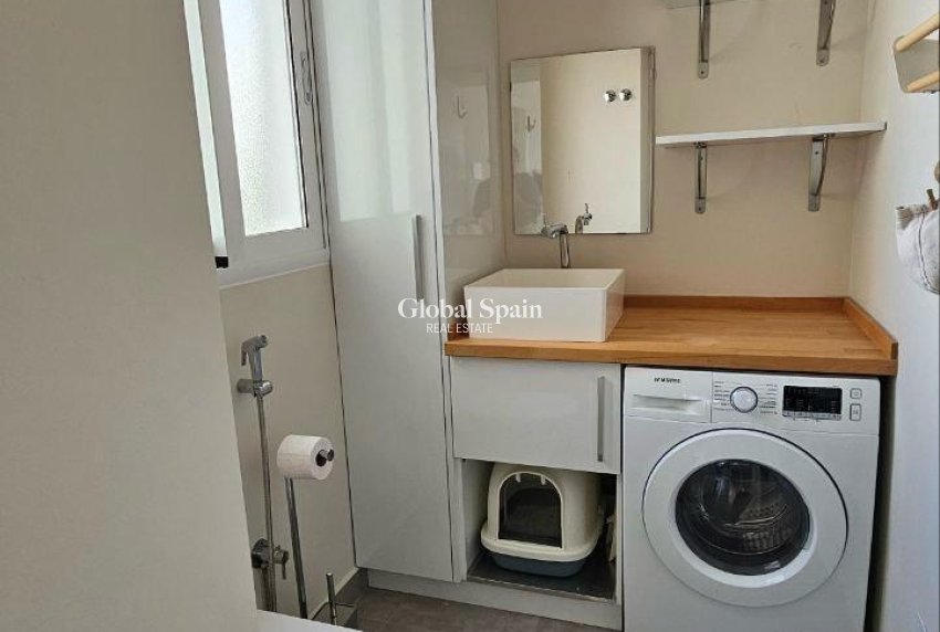 Wederverkoop - VILLA -
ORIHUELA - Urb. Montepinar