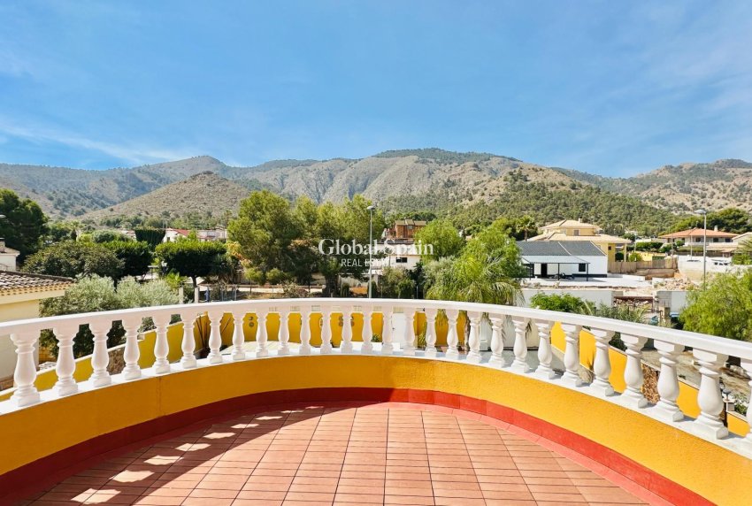 Wederverkoop - VILLA -
ORIHUELA - Urb. Montepinar