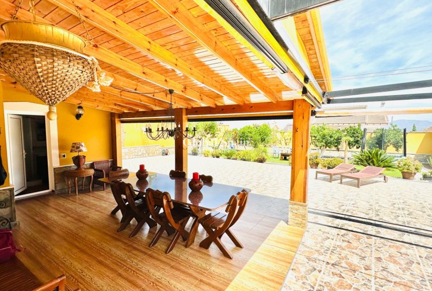 Wederverkoop - VILLA -
ORIHUELA - Urb. Montepinar