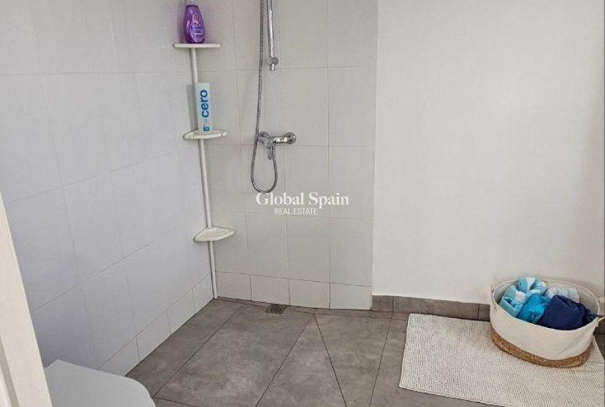 Wederverkoop - VILLA -
ORIHUELA - Urb. Montepinar