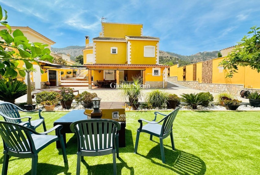 Wederverkoop - VILLA -
ORIHUELA - Urb. Montepinar