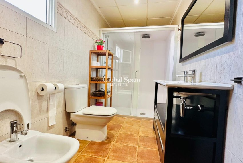 Wederverkoop - VILLA -
ORIHUELA - Urb. Montepinar
