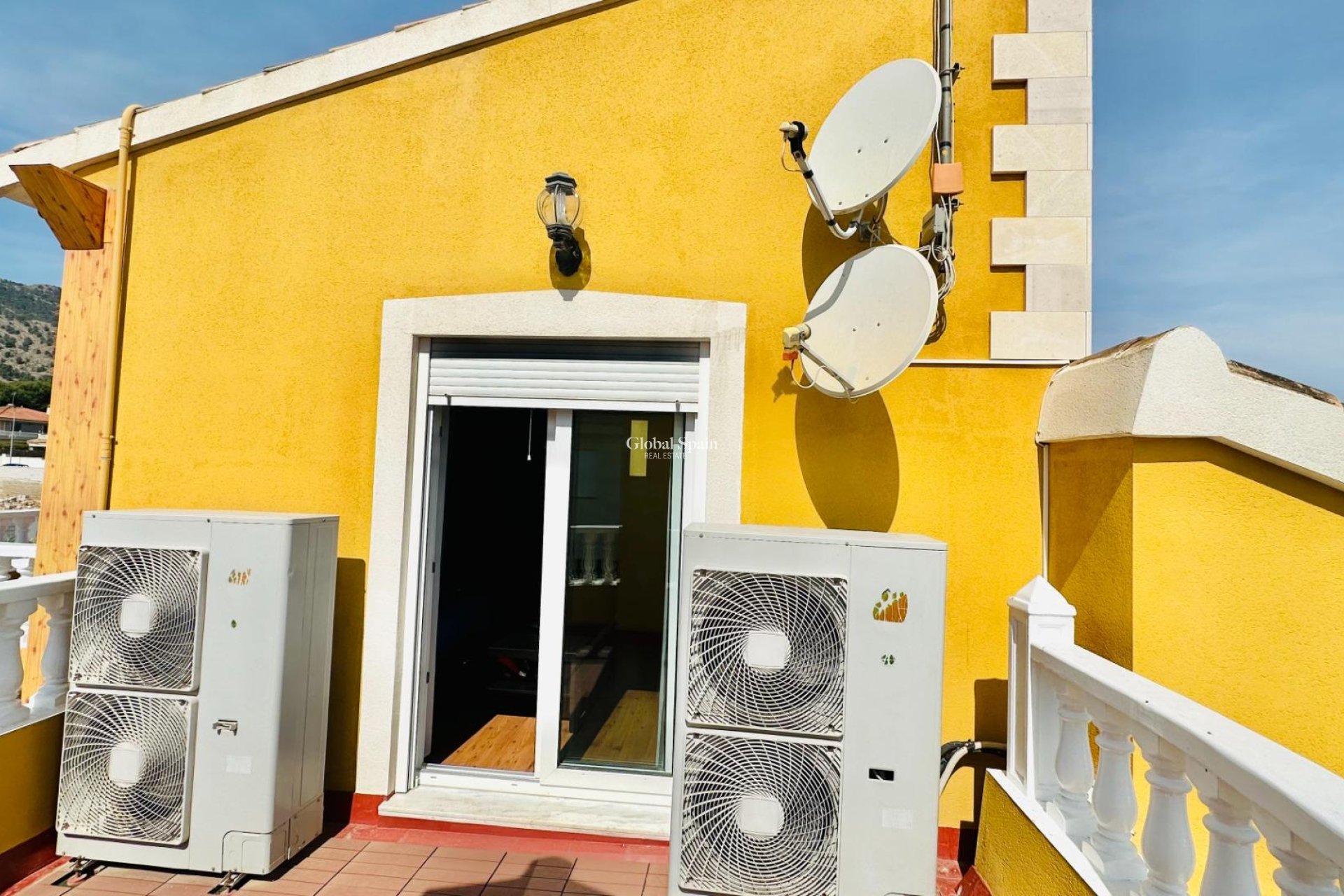 Wederverkoop - VILLA -
ORIHUELA - Urb. Montepinar