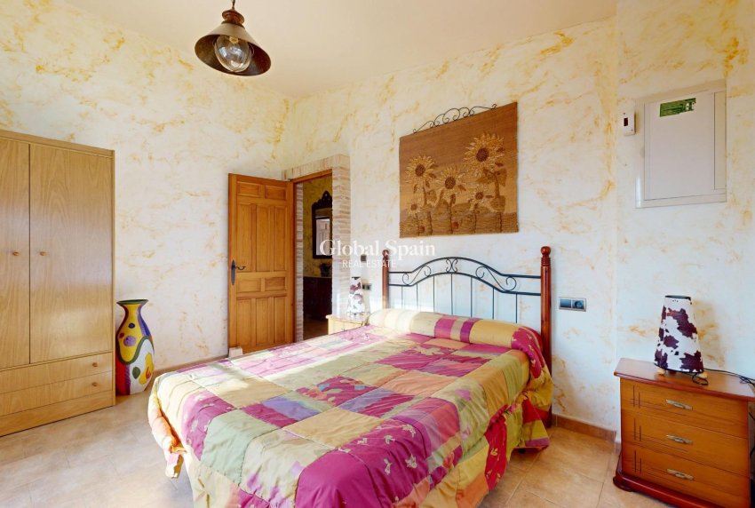 Wederverkoop - VILLA -
ORIHUELA