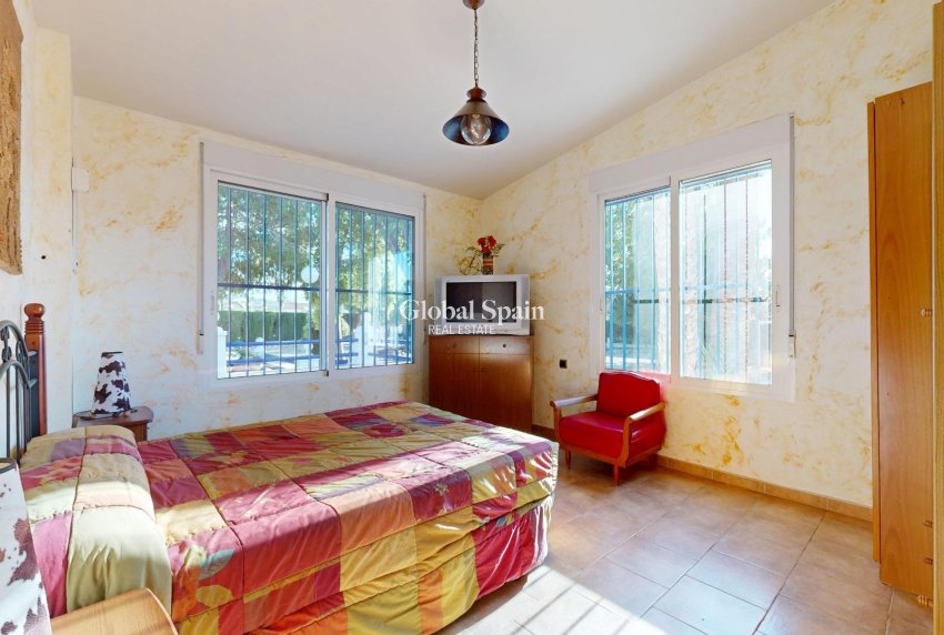 Wederverkoop - VILLA -
ORIHUELA