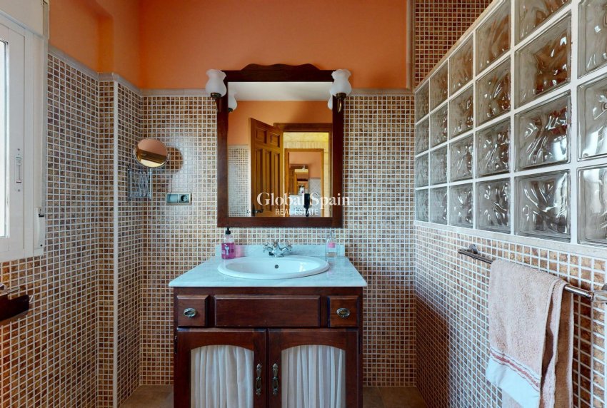 Wederverkoop - VILLA -
ORIHUELA