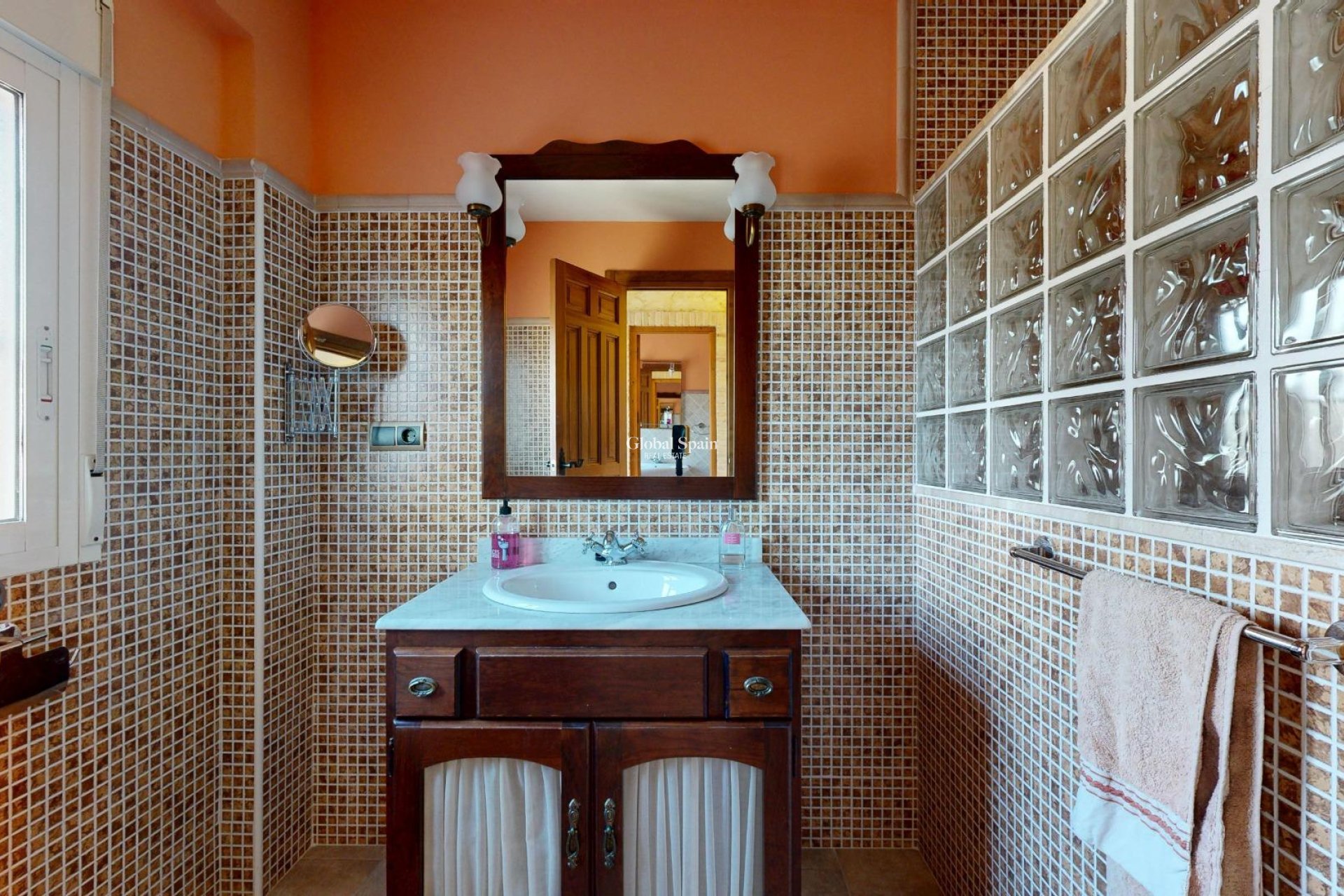 Wederverkoop - VILLA -
ORIHUELA