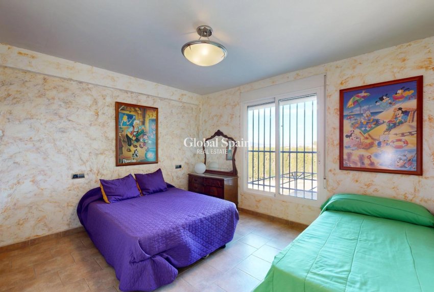 Wederverkoop - VILLA -
ORIHUELA