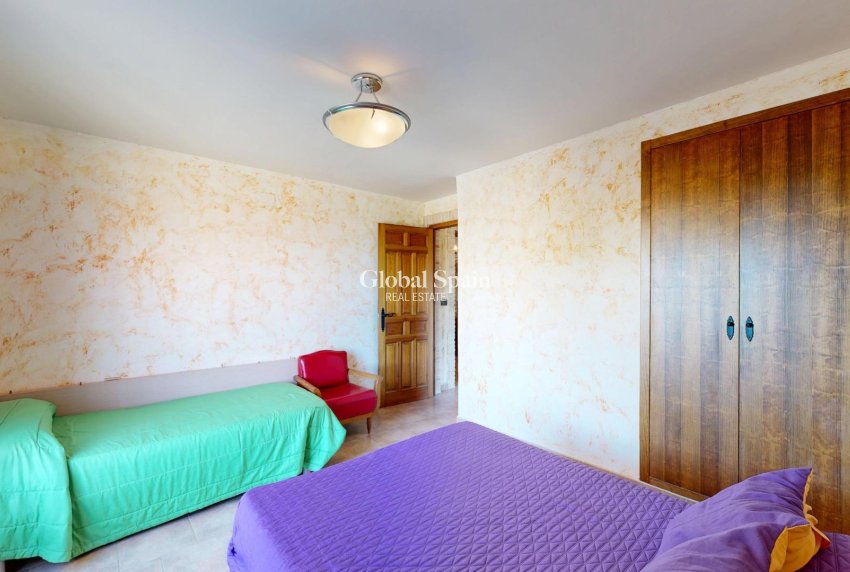 Wederverkoop - VILLA -
ORIHUELA