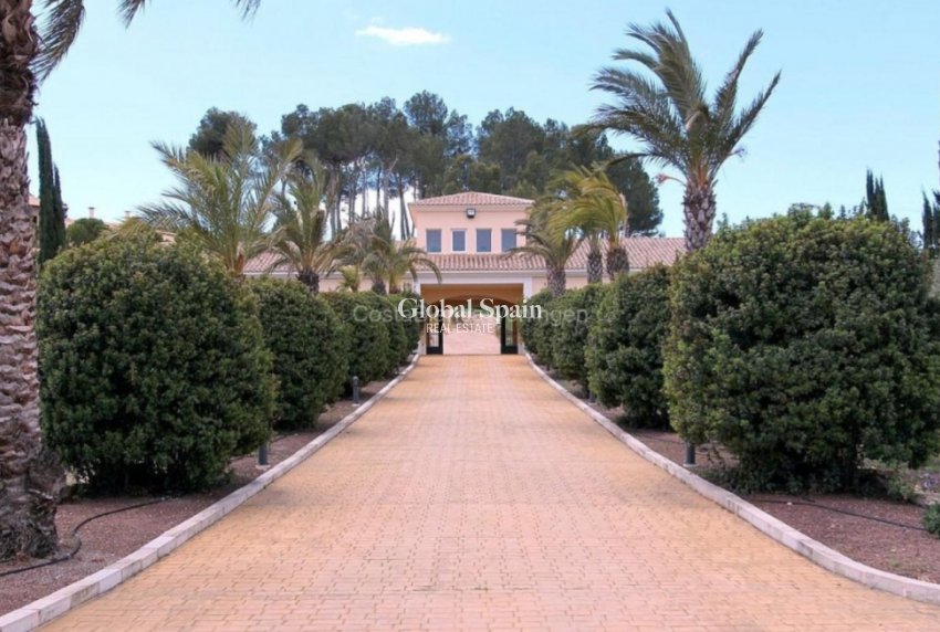 Wederverkoop - VILLA -
PENÀGUILA - Inland