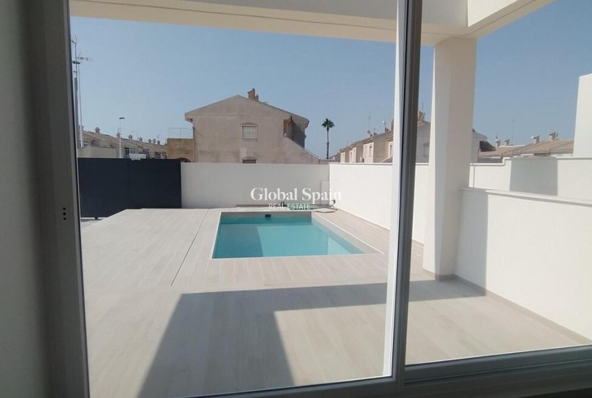 Wederverkoop - Villa Penthouse -
TORREVIEJA - Aguas Nuevas