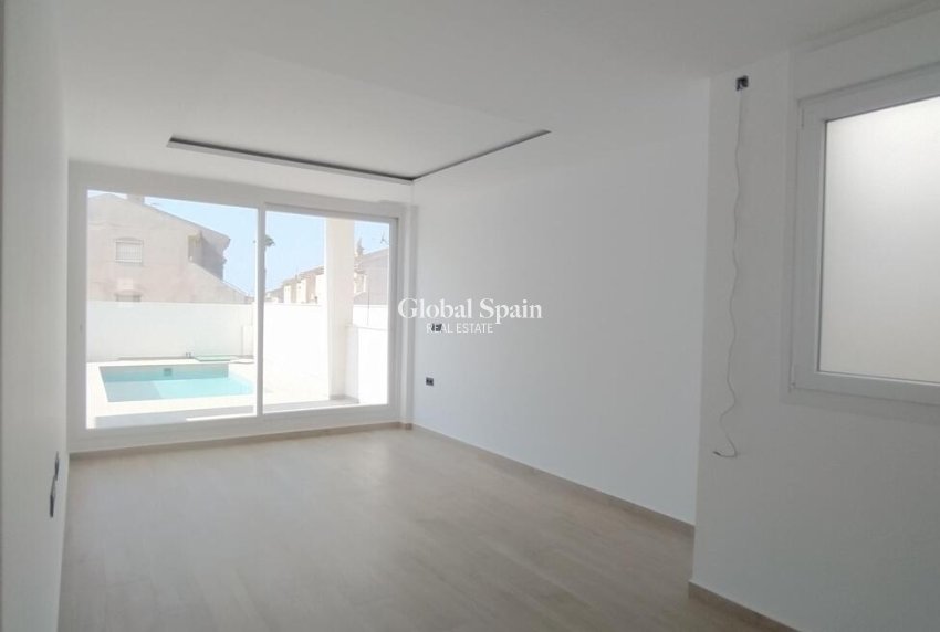 Wederverkoop - Villa Penthouse -
TORREVIEJA - Aguas Nuevas