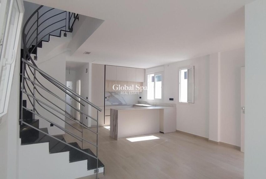 Wederverkoop - Villa Penthouse -
TORREVIEJA - Aguas Nuevas