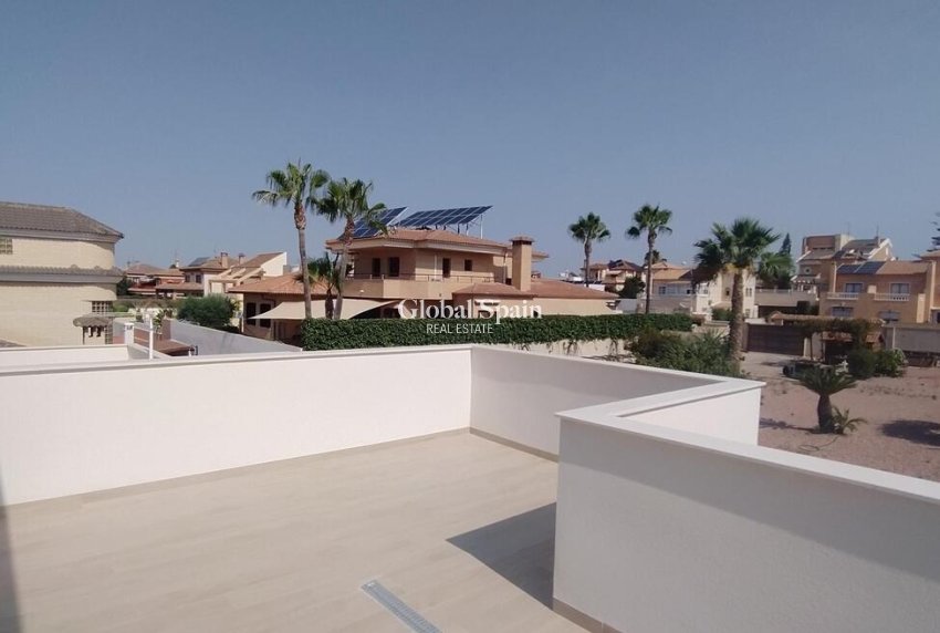 Wederverkoop - Villa Penthouse -
TORREVIEJA - Aguas Nuevas