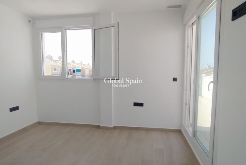 Wederverkoop - Villa Penthouse -
TORREVIEJA - Aguas Nuevas