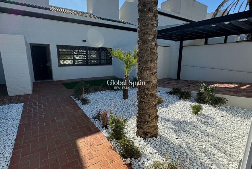 Wederverkoop - VILLA -
PERALEJA GOLF - Inland