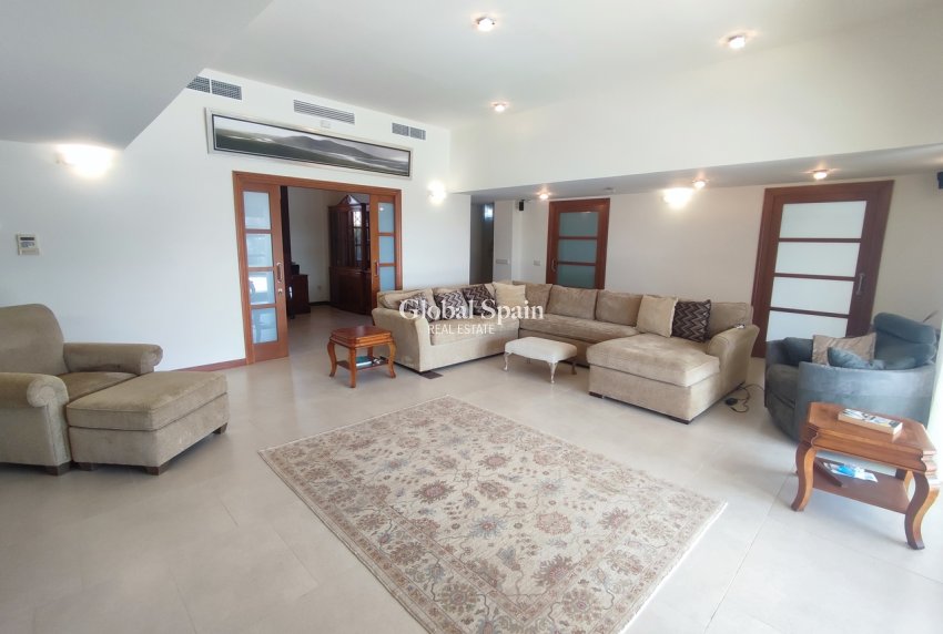 Wederverkoop - VILLA -
PERALEJA GOLF - Inland