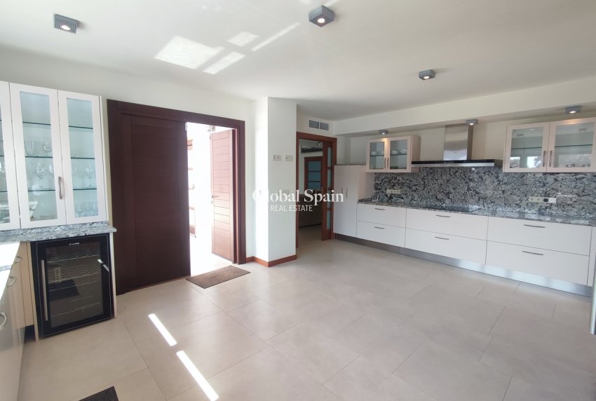 Wederverkoop - VILLA -
PERALEJA GOLF - Inland