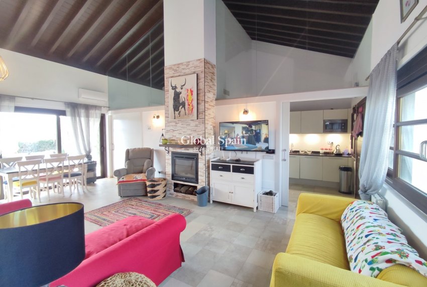 Wederverkoop - VILLA -
PERALEJA GOLF - Inland