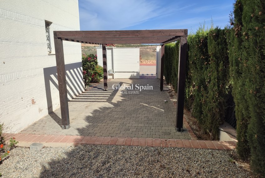 Wederverkoop - VILLA -
PERALEJA GOLF - Inland