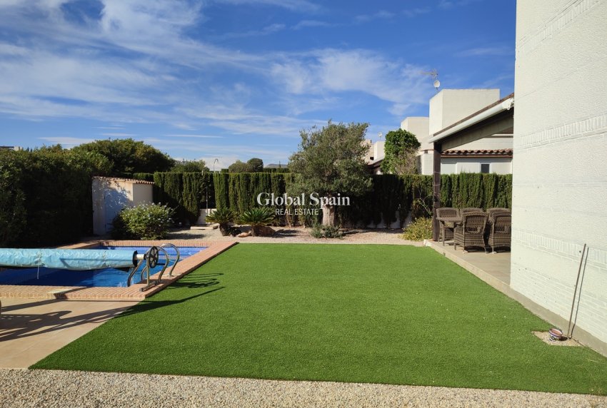 Wederverkoop - VILLA -
PERALEJA GOLF - Inland