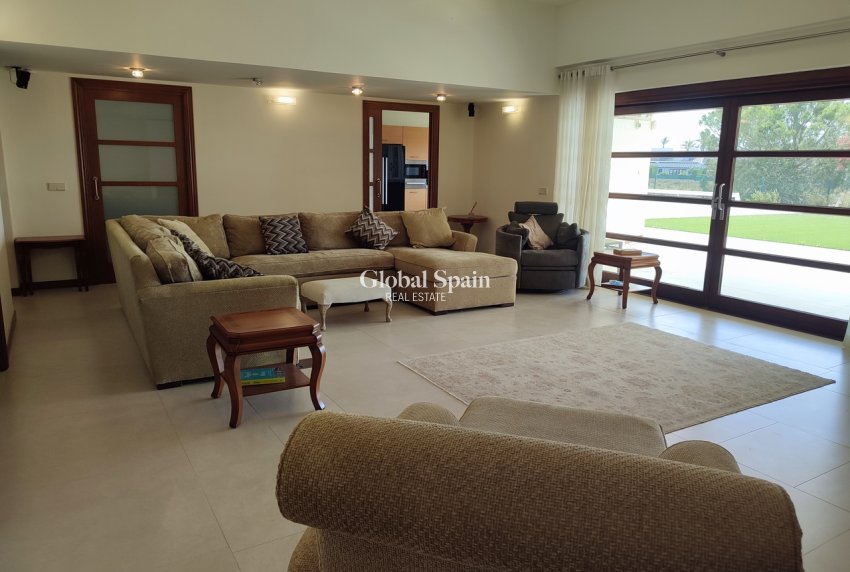 Wederverkoop - VILLA -
PERALEJA GOLF - Inland