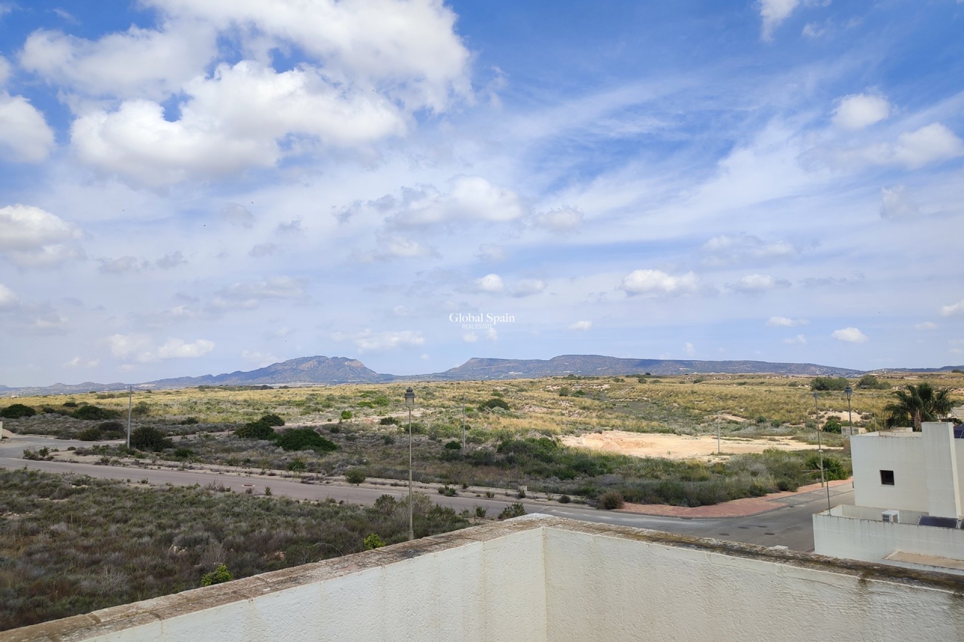 Wederverkoop - VILLA -
PERALEJA GOLF - Inland