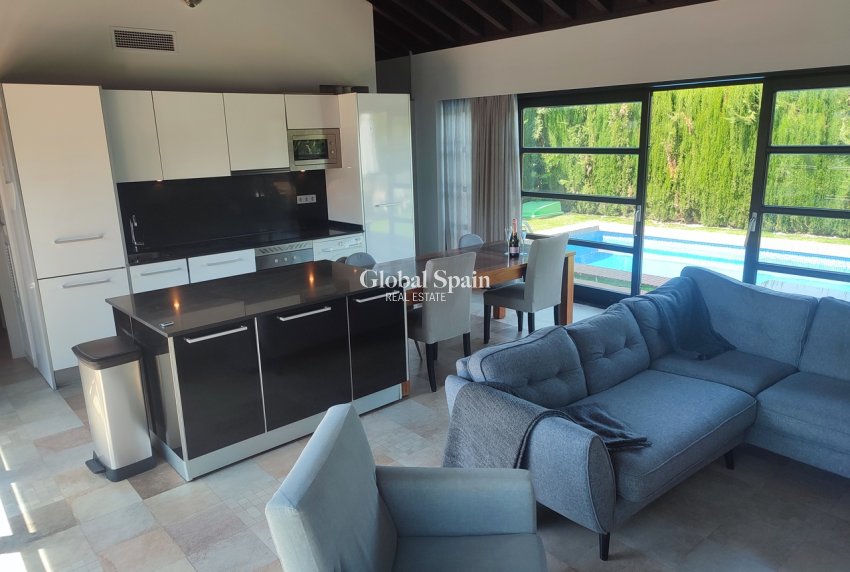 Wederverkoop - VILLA -
PERALEJA GOLF - Inland