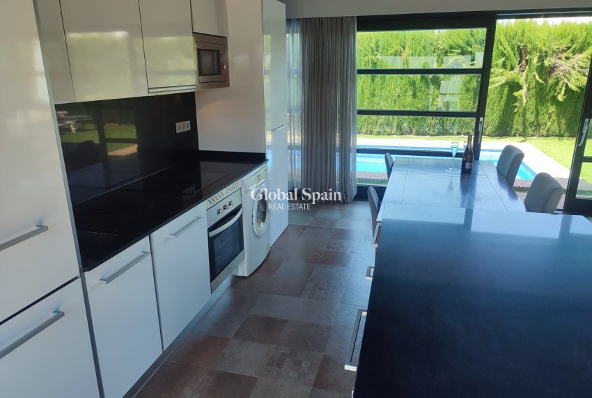 Wederverkoop - VILLA -
PERALEJA GOLF - Inland