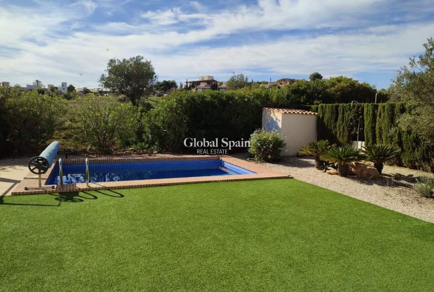 Wederverkoop - VILLA -
PERALEJA GOLF - Inland