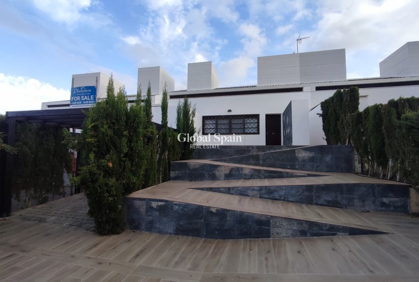 Wederverkoop - VILLA -
PERALEJA GOLF - Inland