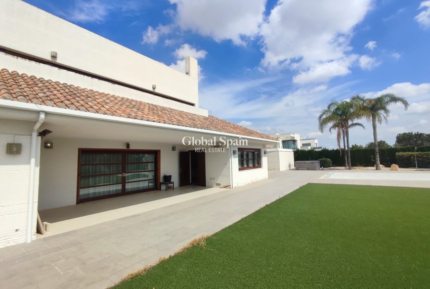 Wederverkoop - VILLA -
PERALEJA GOLF - Inland