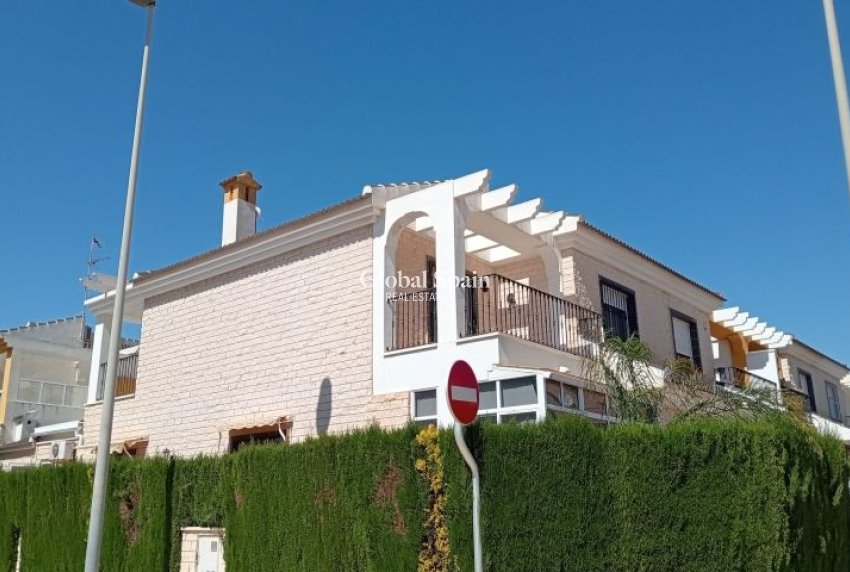 Wederverkoop - VILLA -
PILAR DE LA HORADADA - Costa Blanca