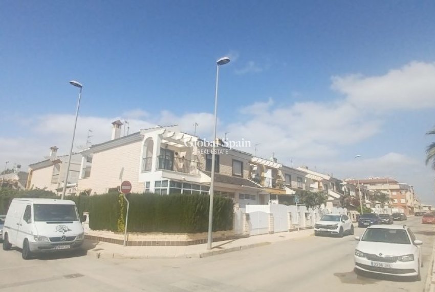 Wederverkoop - VILLA -
PILAR DE LA HORADADA - Costa Blanca