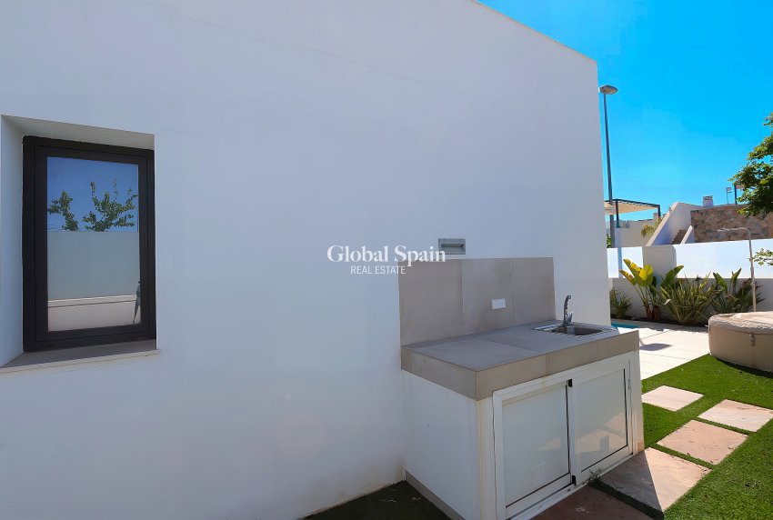 Wederverkoop - VILLA -
PILAR DE LA HORADADA - Costa Blanca
