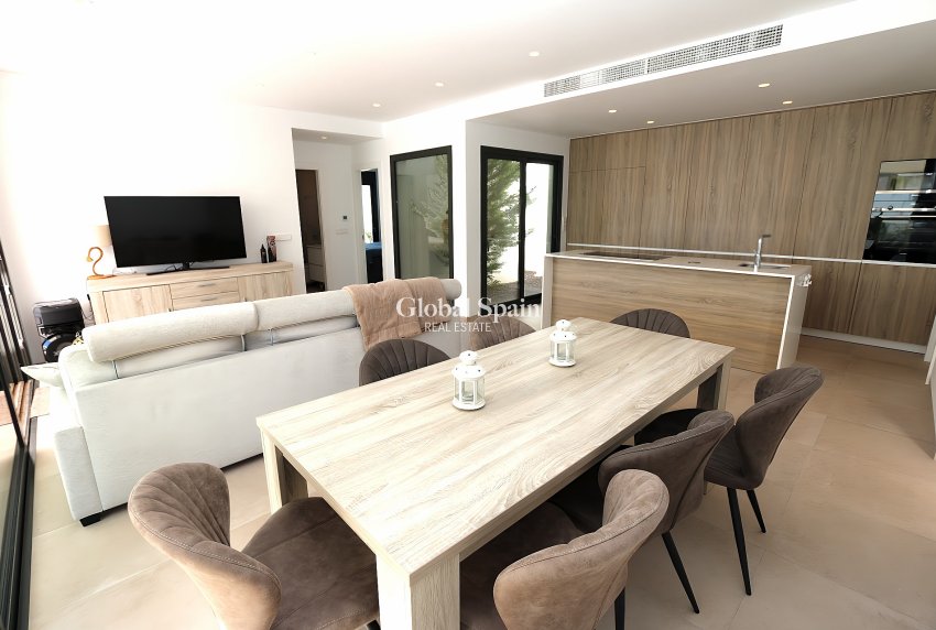Wederverkoop - VILLA -
PILAR DE LA HORADADA - Costa Blanca