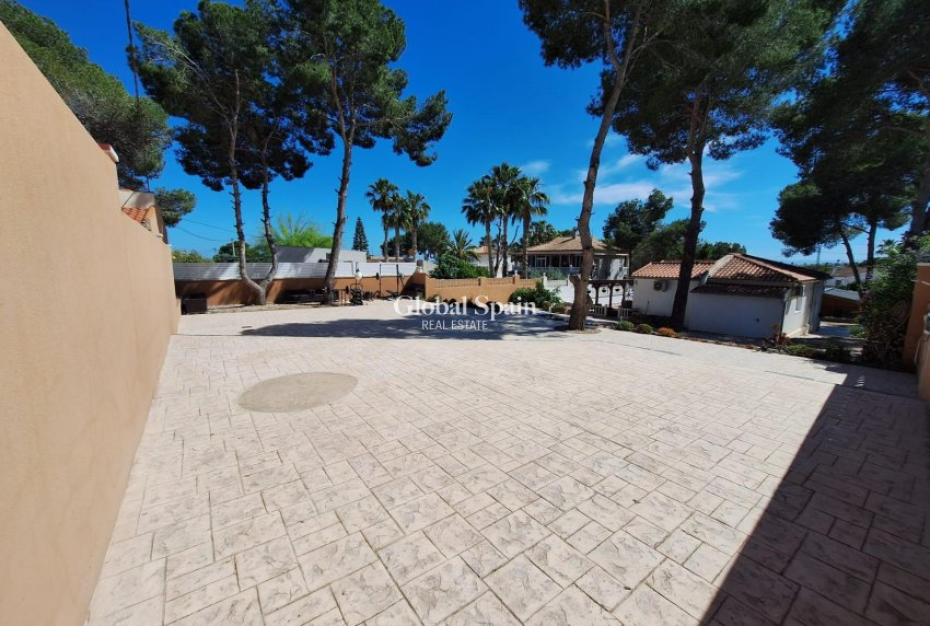 Wederverkoop - VILLA -
PILAR DE LA HORADADA - Pinar de Campoverde