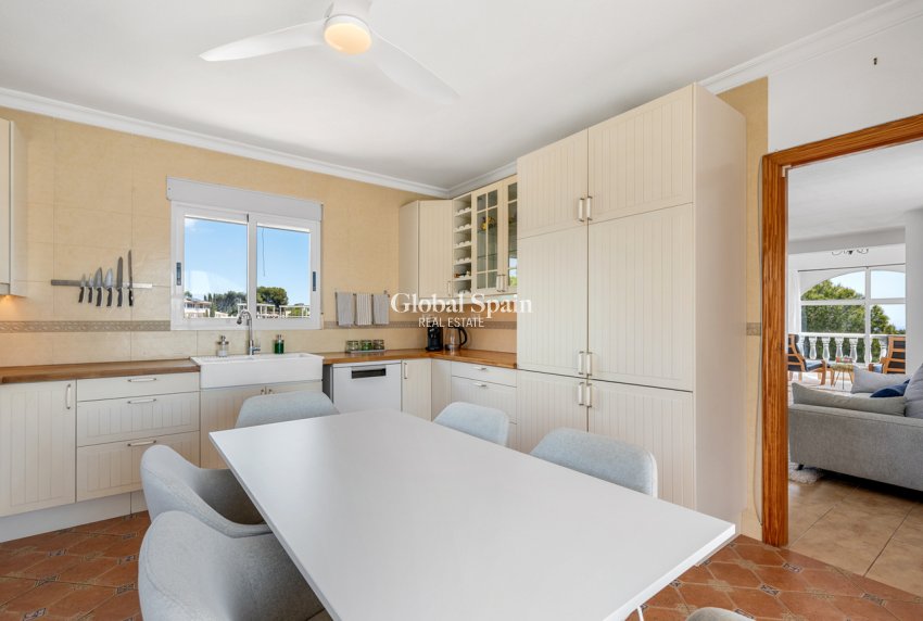 Wederverkoop - VILLA -
PINAR DE CAMPOVERDE - Costa Blanca