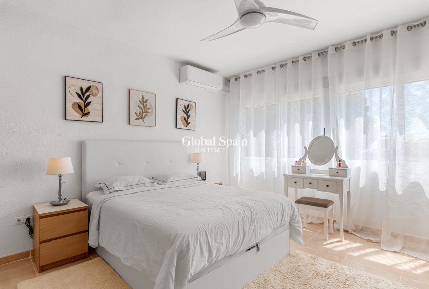 Wederverkoop - VILLA -
PINAR DE CAMPOVERDE - Costa Blanca