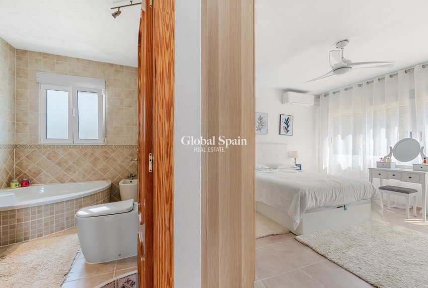Wederverkoop - VILLA -
PINAR DE CAMPOVERDE - Costa Blanca