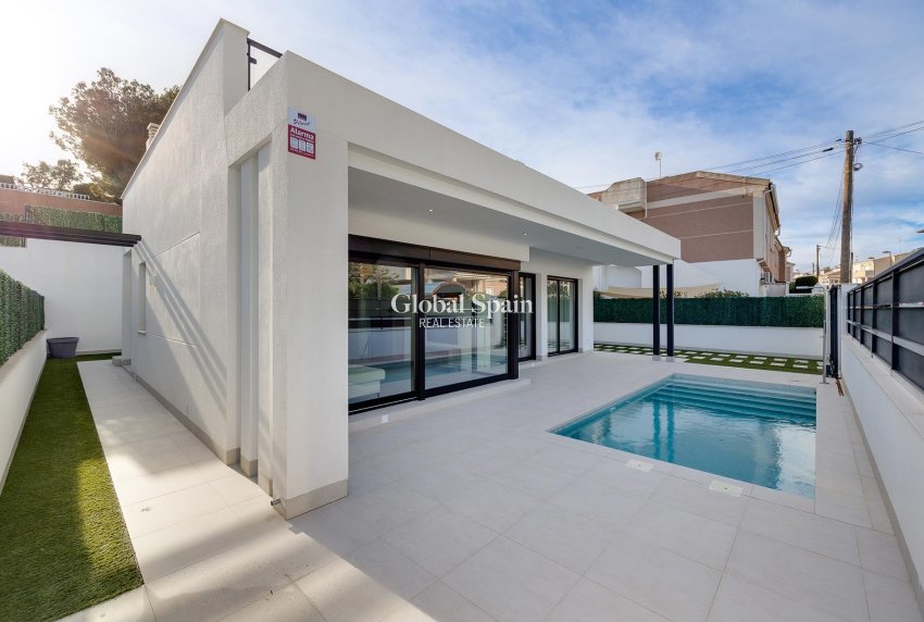 Wederverkoop - VILLA -
PINAR DE CAMPOVERDE - Inland