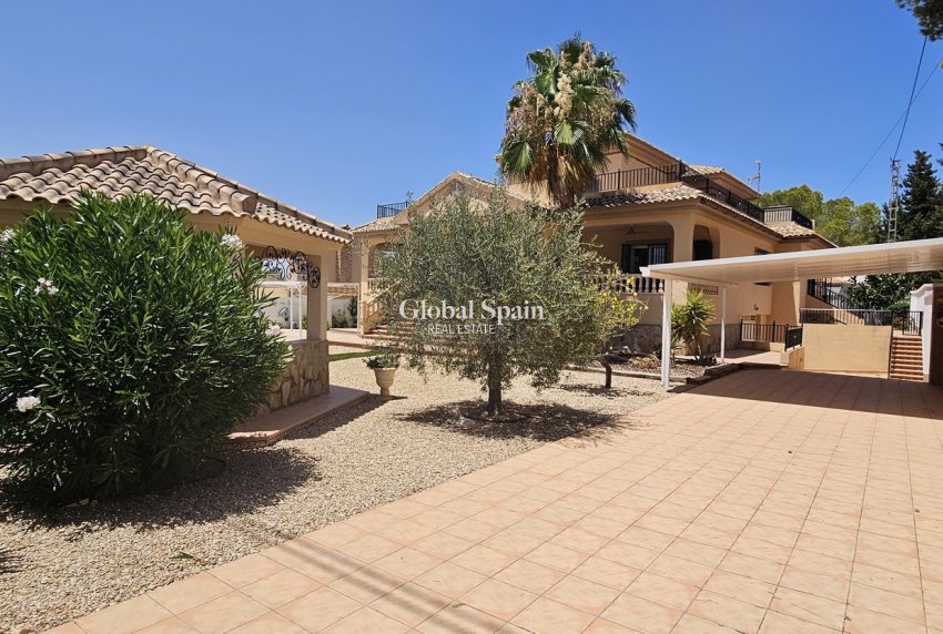 Wederverkoop - VILLA -
PINAR DE CAMPOVERDE - Inland