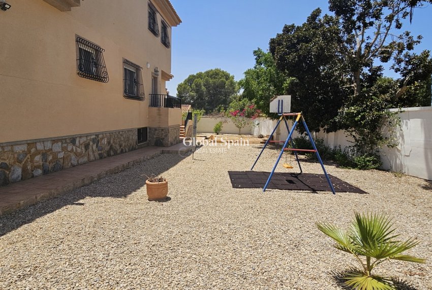Wederverkoop - VILLA -
PINAR DE CAMPOVERDE - Inland