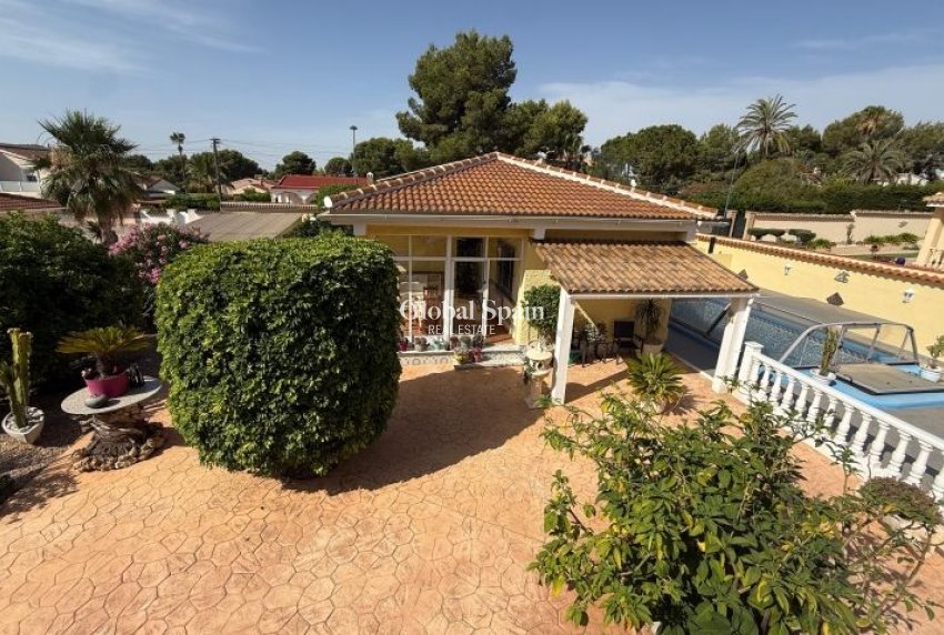 Wederverkoop - VILLA -
PINAR DE CAMPOVERDE - Inland