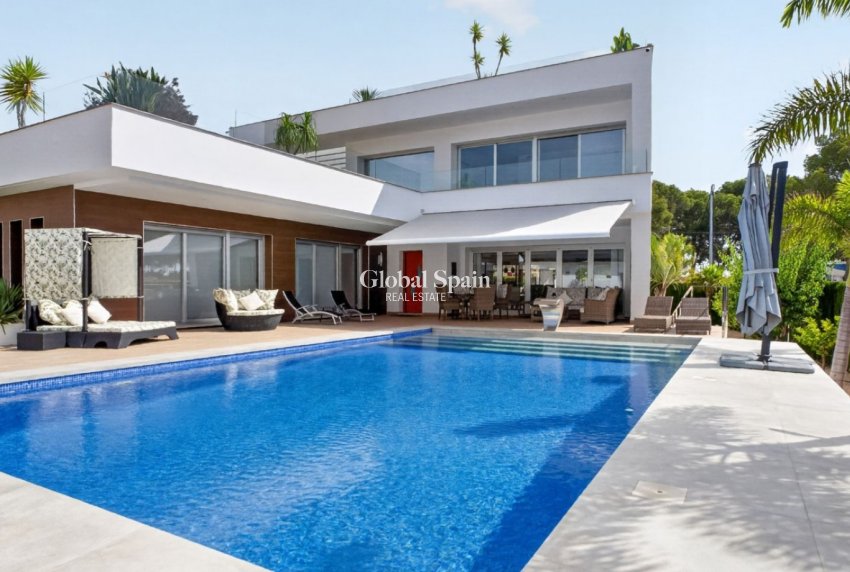 Wederverkoop - VILLA -
PINAR DE CAMPOVERDE - Inland