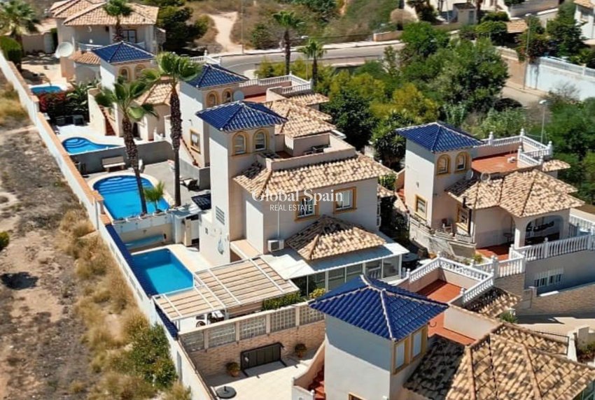 Wederverkoop - VILLA -
PLAYA FLAMENCA - Costa Blanca