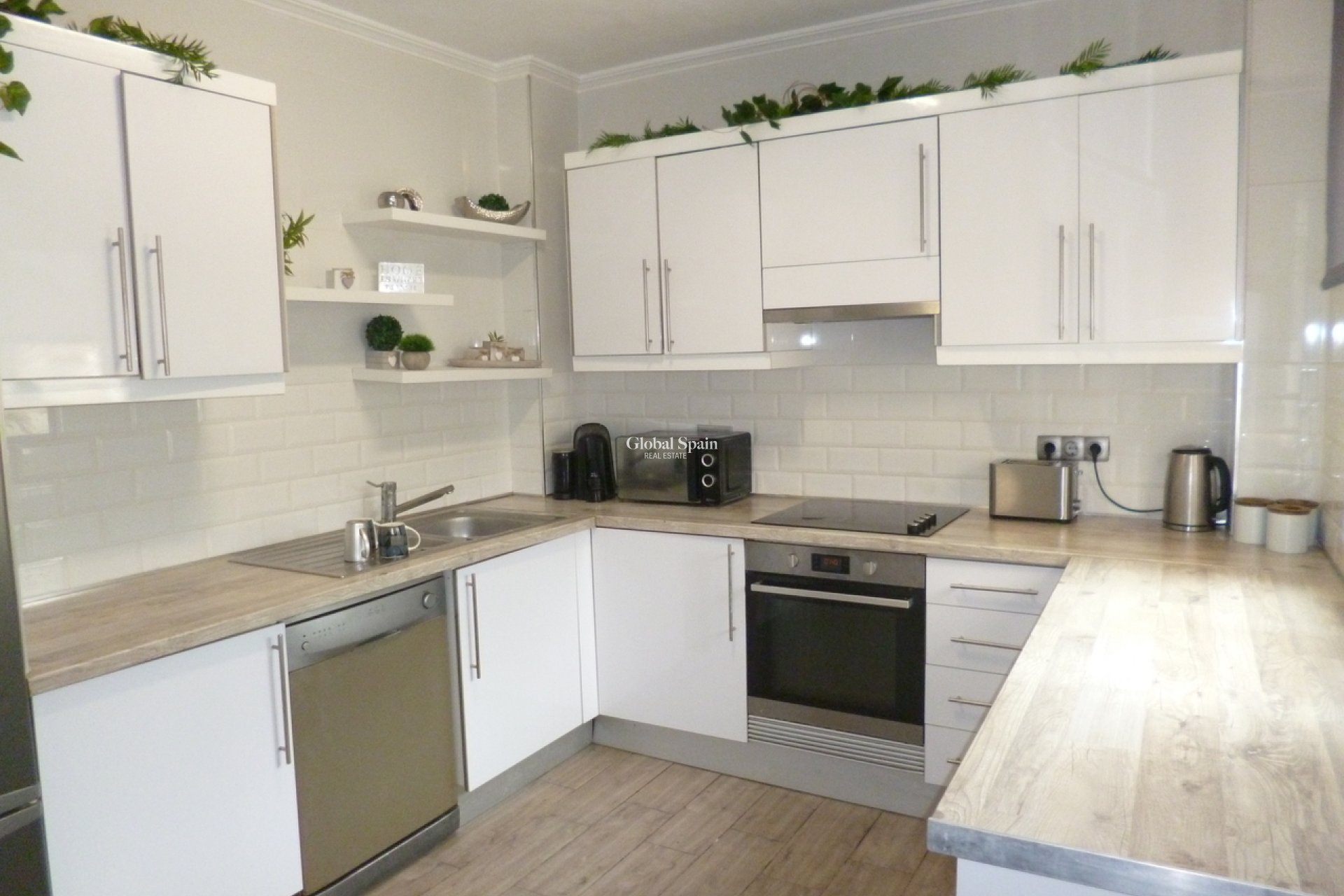 Wederverkoop - VILLA -
PLAYA FLAMENCA - Costa Blanca